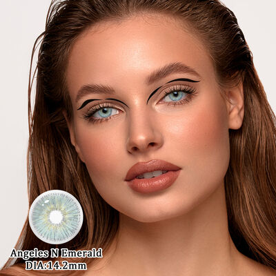 Buon prezzo Lenti a contatto di colore annuale con 40% di acqua, 14,2 mm di diametro e modello di smeraldo realistico per occhi verdi naturali in linea